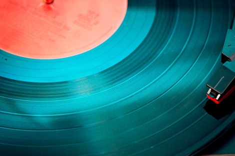 Le retour du son organique dans un monde ultra‑numérique (avec Nils Frahm, Björk, Arca, et d’autres)